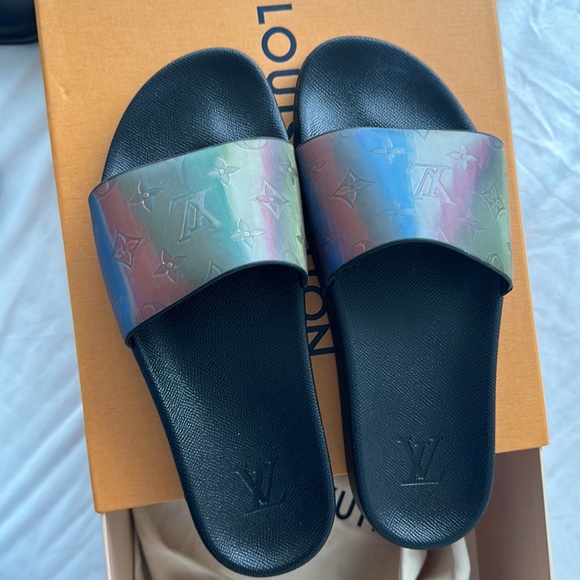 Louis Vuitton men’s holographic slides - Picture 2 of 6